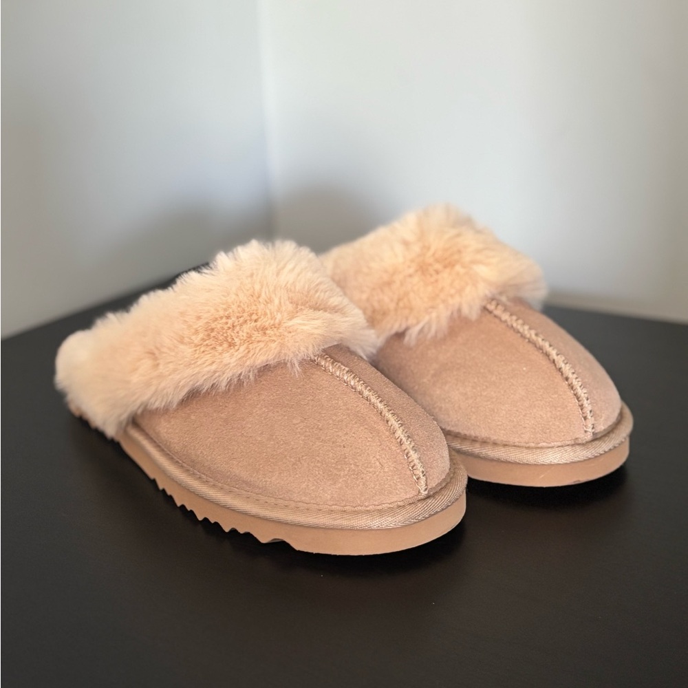 Cozy Tan Shearling Women's Slippers - Picture 2 of 8